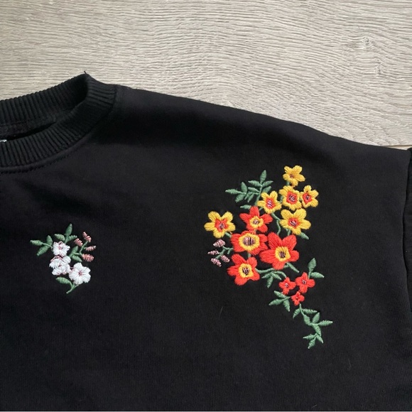 ZARA Kids Floral Embroidered Girls Size 9 Black Sweatshirt - Picture 4 of 8
